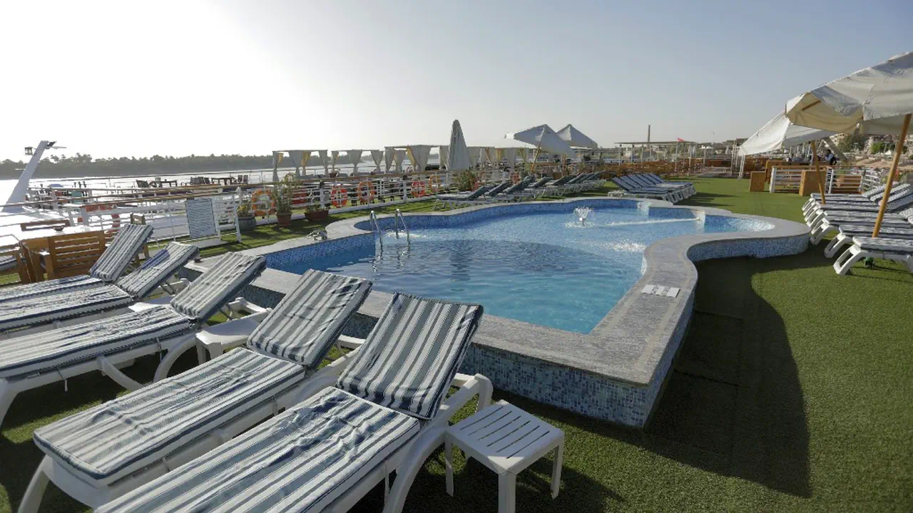 رحلة الباخرة بلو شادو II